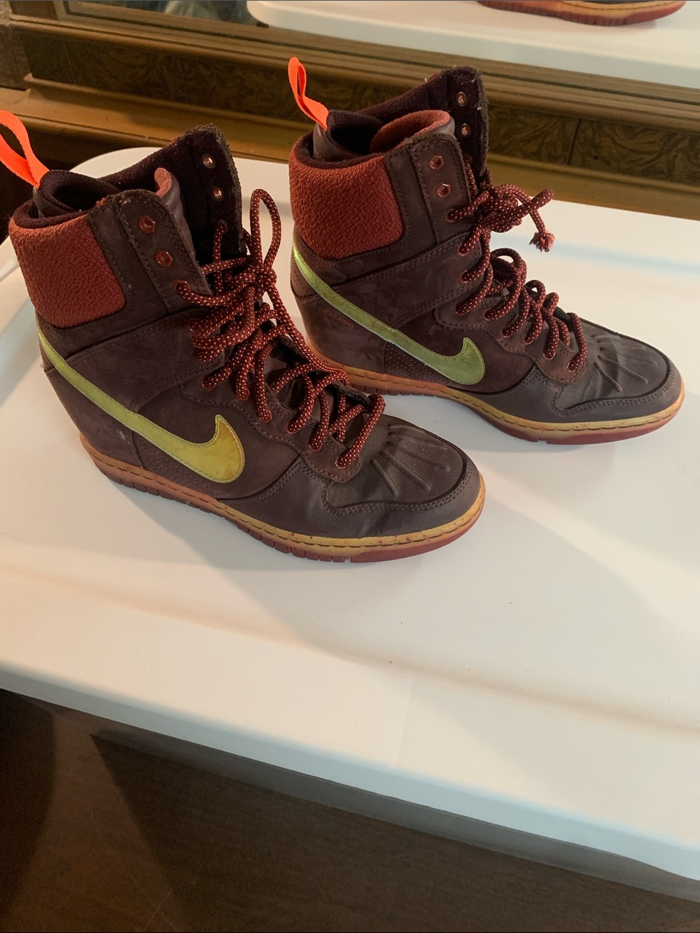 7.5 Women’s Nike Burgandy Hig-Top Hesl Wedge Sneakers with Sparkle Swoosh
